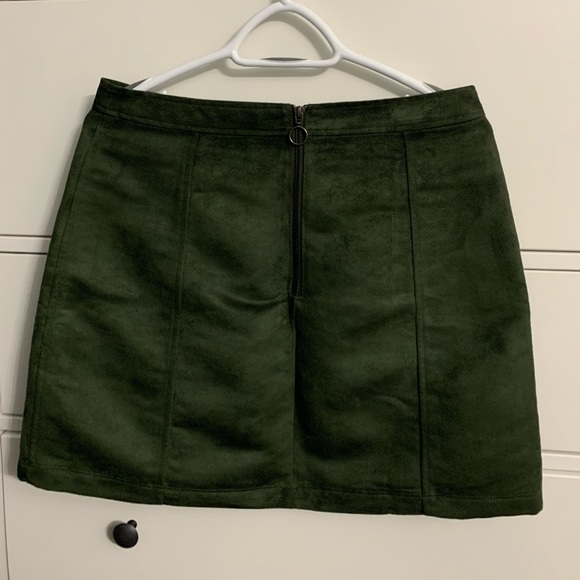 Old navy brand new velvet skirt - Picture 1 of 3